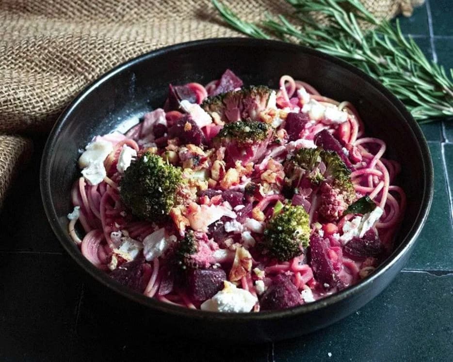 Kırmızı Pancarlı Pembe Makarna