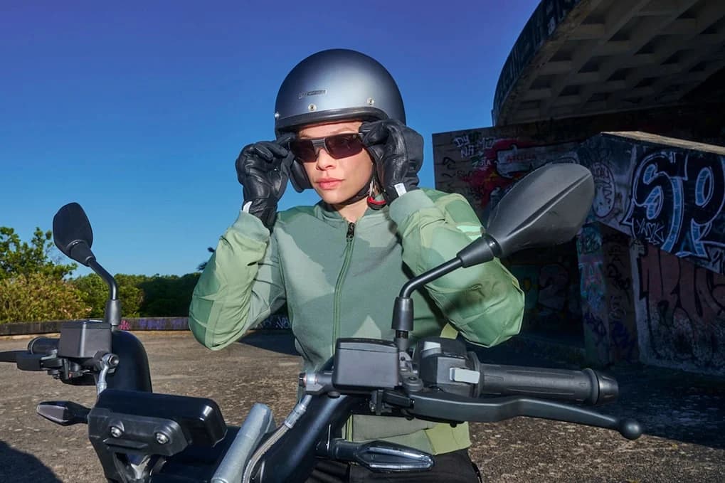 BMW Motosiklet Sürücülerine Akıllı Gözlük Sunuyor