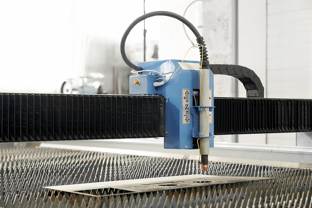 Professional modern plasma cutter on metal factory Machingo