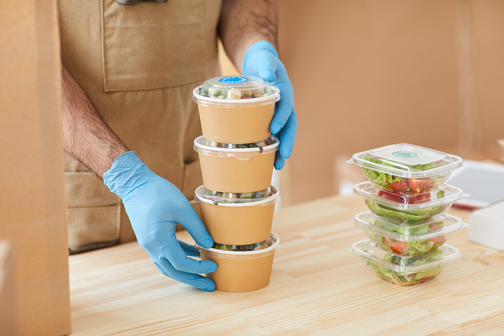 Worker Packaging Orders at Food Delivery - Machingo