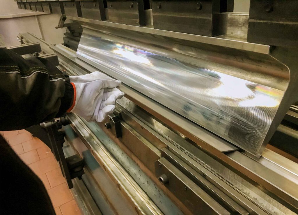sheetindustrialmetalbendinginfactorymachine20210830220930utc1 Machingo