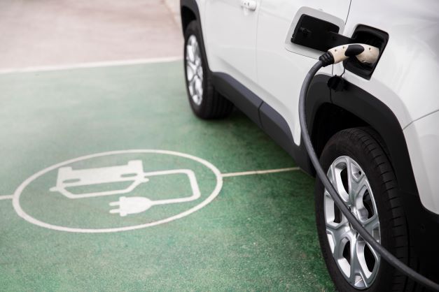 closeupelectriccarcharging Machingo