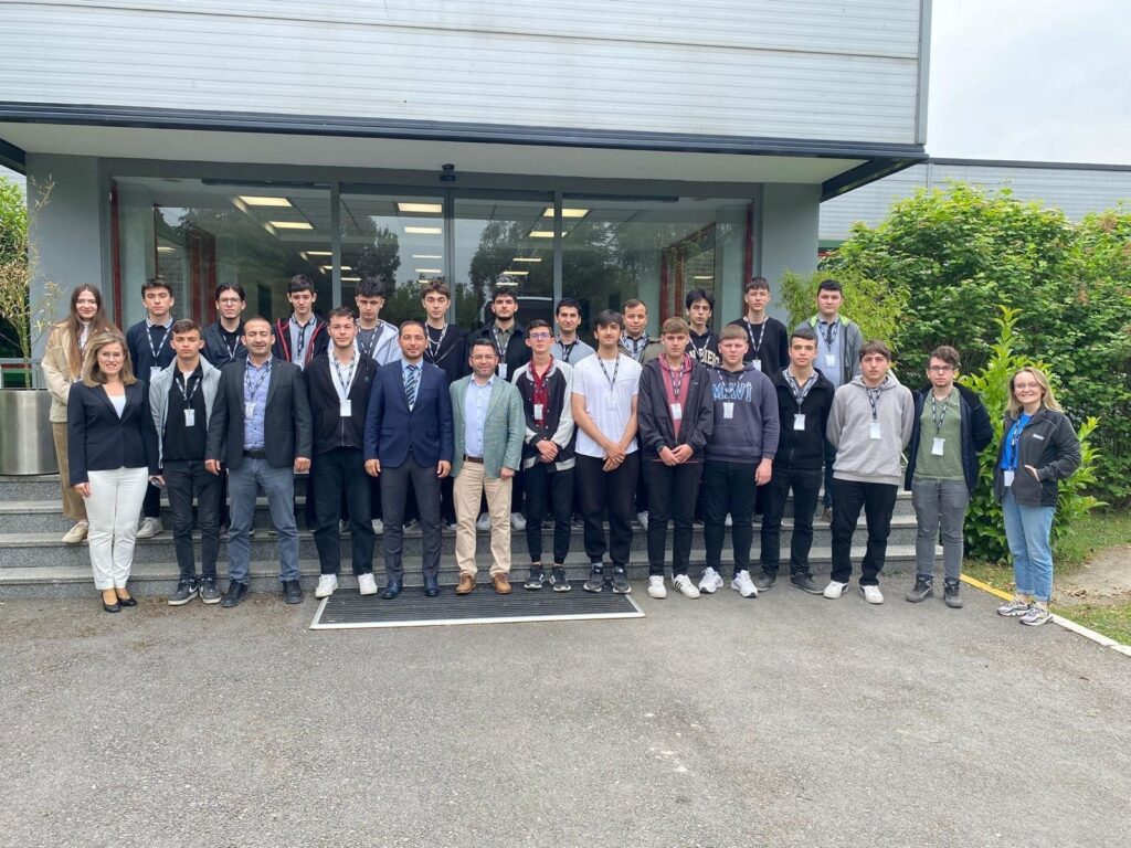 1762413391_Otokar_Ile_Guclu_Yarinlar_Gorsel1 - Machingo