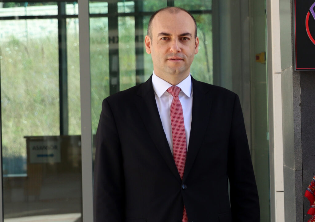 1764935076_01_S__enol_Vatansever_1 - Machingo