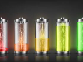 Row of five batteries showing increasing charge from red to green, with electric sparks inside each cell.